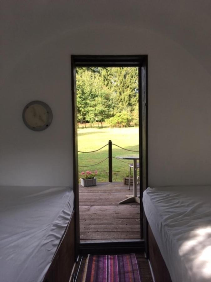 Charming 2-Bed Cabin In Domfront-En-Poiraie Perrou Exterior foto