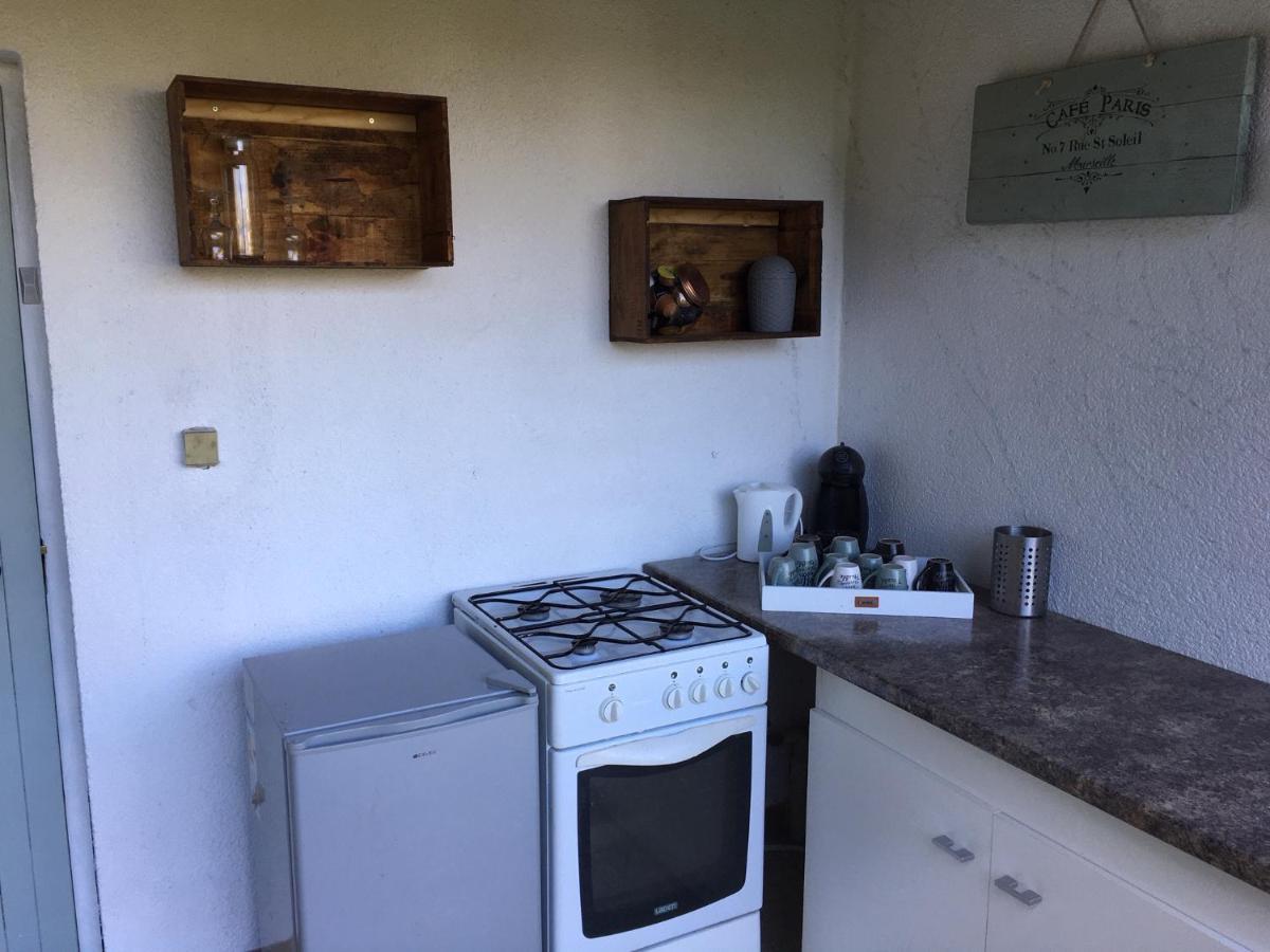 Charming 2-Bed Cabin In Domfront-En-Poiraie Perrou Exterior foto